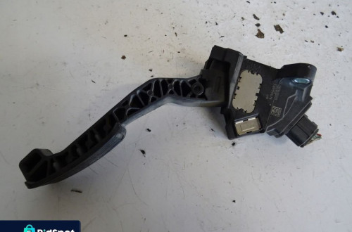 PEDAŁ GAZU POTENCJOMETR TOYOTA YARIS 781100D011