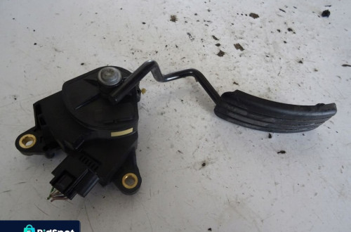 PEDAŁ GAZU 8200297335A RENAULT CLIO III
