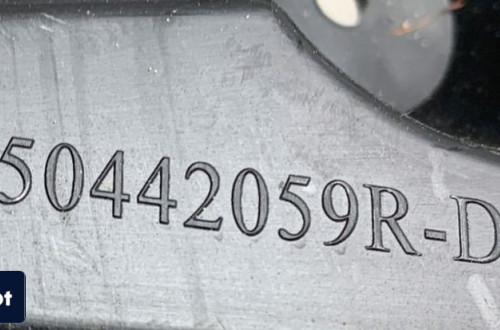 ŚLIZG ZDERZAKA PRAWY TYŁ 850442059R LOGAN II MCV