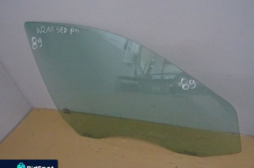 SZYBA BOCZNA DRZWI PRAWY PRZÓD MERCEDES W211 SEDAN 02-06 NR89