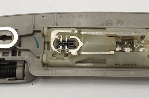 RĄCZKA UCHWYT PODSUFITKI LEWY TYŁ MERCEDES ML W164