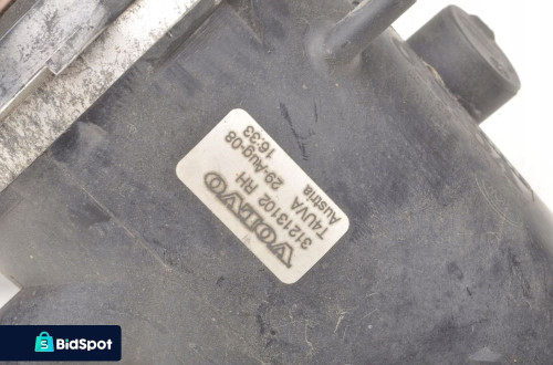 VOLVO V70 III HALOGEN PRAWY 31213102