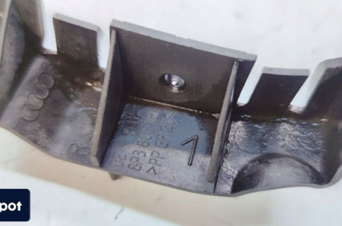 ŚLIZG MOCOWANIE ZDERZAKA PRAWY PRZÓD MAŁY GRILL AUDI A3 8P 8P3807184
