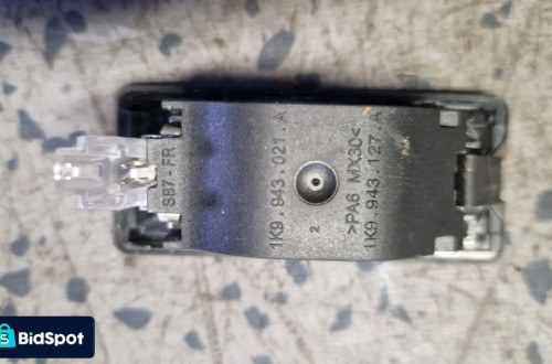 VOLKSWAGEN GOLF VI LAMPKA TABLICY REJSTRACYJNEJ 5N0943021