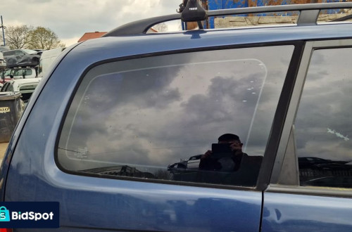 HYUNDAI TRAJET SZYBA KAROSERYJNA PRAWY TYŁ