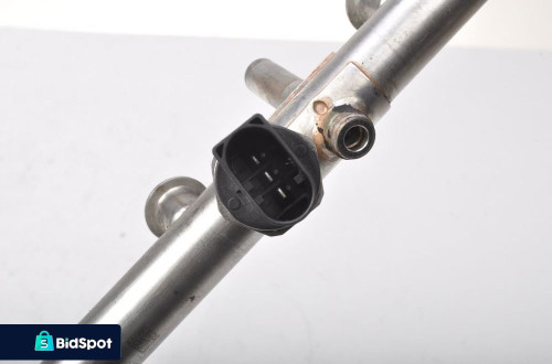 LEON III 2.0 LIFT LISTWA WTRYSKOWA 06K133317AB