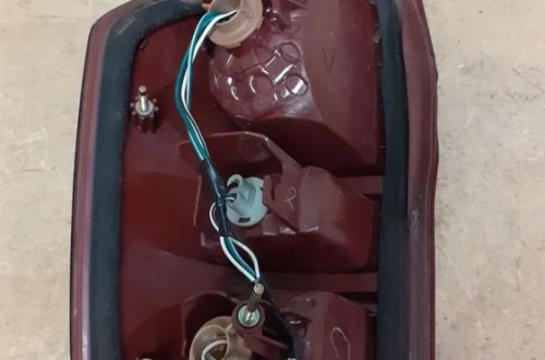 X. LAMPA TYŁ TYLNA PRAWA TOYOTA RAV 4 II