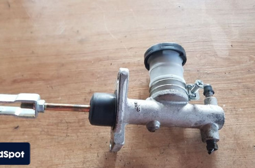 FORD MAVERIK I 2.4 POMPA SPRZĘGŁA