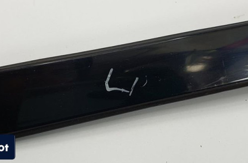 LISTWA SZYBY CZOŁOWEJ LEWA MERCEDES GLK X204