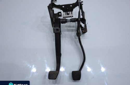 PEDAŁ PEDAŁY OPEL MERIVA A 1.6 16V