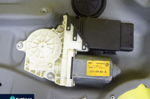 PODNOŚNIK SZYB LEWY PRZÓD VW BORA MECHANIZM ELEKTRYCZNY NR188