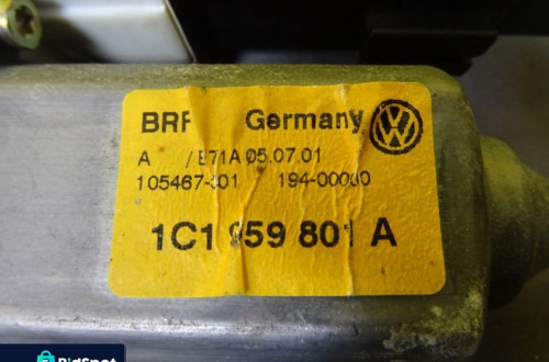 PODNOŚNIK SZYB LEWY PRZÓD VW BORA MECHANIZM ELEKTRYCZNY NR188