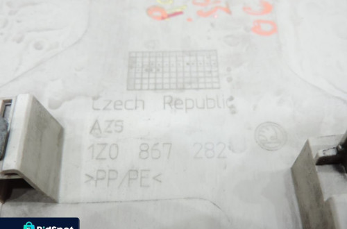 OSŁONA SŁUPKA PRAWY ŚRODEK OCTAVIA II KOMBI