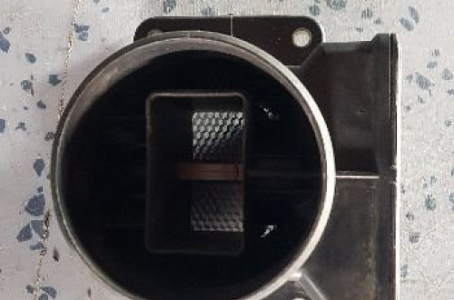 MITSUBISHI CARISMA 1.8 GDI PRZEPŁYWOMIERZ POWIETRZA E5T08271 481
