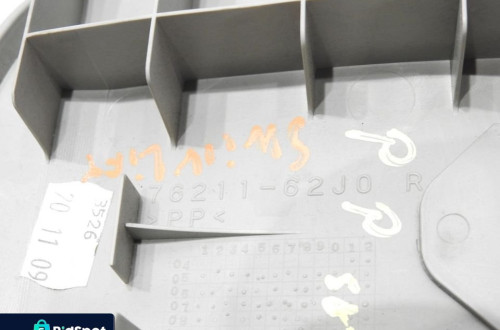 OSŁONA SŁUPKA PRAWA SUZUKI SWIFT IV LIFT