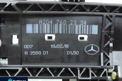 PODSTAWA KLAMKI DRZWI LEWY PRZÓD MERCEDES W204