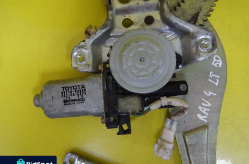 PODNOŚNIK SZYB LEWY TYŁ TOYOTA RAV4 MECHANIZM ELEKTRYCZNY NR142