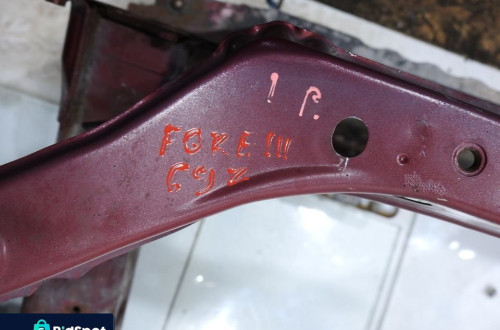 PODŁUŻNICA LEWY PRZÓD 69Z SUBARU FORESTER III