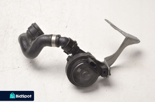 BMW F22 F87 M340i 2.0 POMPA WODY 8671654