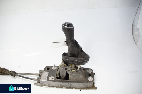 DŹWIGNIA ZMIANY BIEGÓW VOLKSWAGEN CADDY III 1T0711049BD