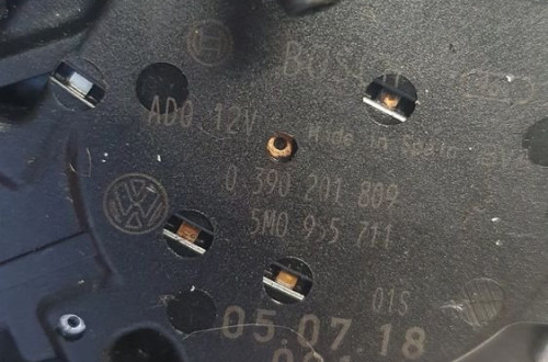 SILNICZEK WYCIERACZKI TYŁ VW GOLF V PLUS nr 5M0955711B / 0390201809