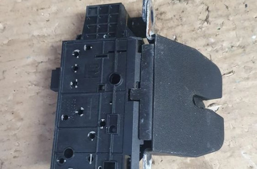 ZAMEK KLAPY TYŁ TYLNEJ BAGAŻNIKA VECTRA C SEDAN 13185566