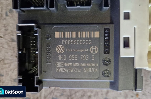 VOLKSWAGEN PASSAT B6 SILNICZEK SZYBY LEWY PRZÓD 1K095993G