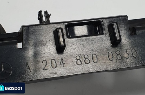 ŚLIZG ZDERZAKA PRAWY TYŁ MERCEDES W204 A2048800830