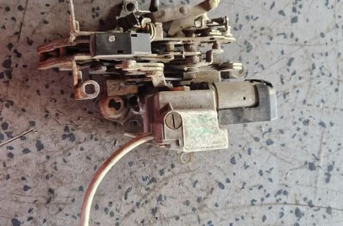 MERCEDES W124 KOMBI ZAMEK KLAPY TYŁ