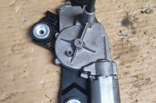 VOLVO V50 SILNICZEK WYCIERACZKI 0390201823