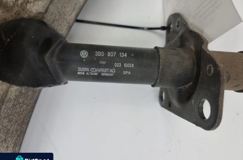 BELKA ZDERZAKA PRZÓD VOLKSWAGEN PASSAT B5 3B0807134