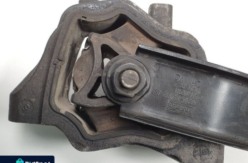 ŁAPA PODUSZKA SILNIKA VOLVO V60 2.4 D5 30748173
