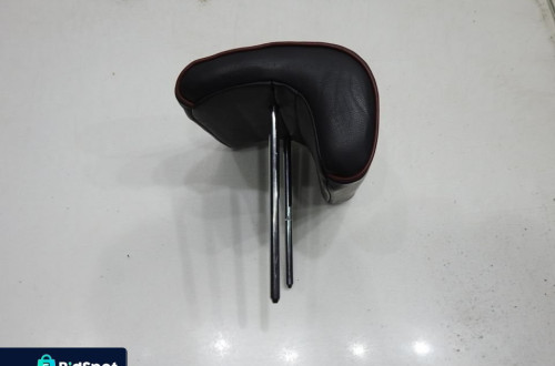 ZAGŁÓWEK ŚRODKOWY TYŁ HYUNDAI SANTA FE II