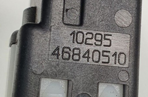 CZUJNIK STOP STOPU ALFA ROMEO 147 46840510
