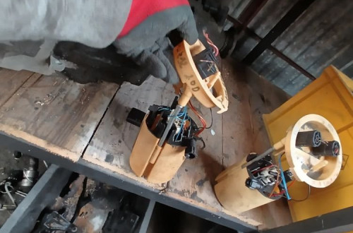 bmw e92 2.0d pompa pompka wskaznik paliwa 7190943