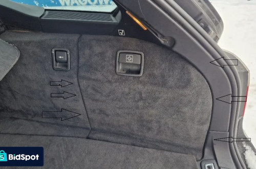 BMW E61 BOCZEK BAGAŻNIKA PRAWY TYŁ