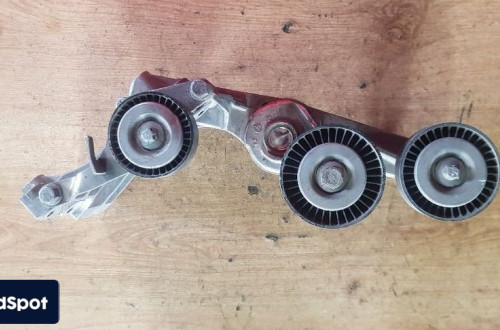 MERCEDES A KLASA W169 B KLASA W245 2.0 CDI ŁAPA MOCOWANIE ALTERNATORA