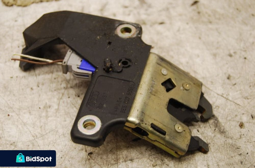 ZAMEK KLAPY BAGAŻNIKA TYŁ 8E5827505B AUDI A4 B6