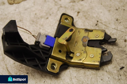 ZAMEK KLAPY BAGAŻNIKA TYŁ 8E5827505B AUDI A4 B6