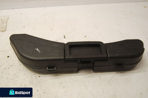 SCHOWEK NARZĘDZIA KOMPLET 8E0012111 AUDI A4 B6 B7 8E0012111A