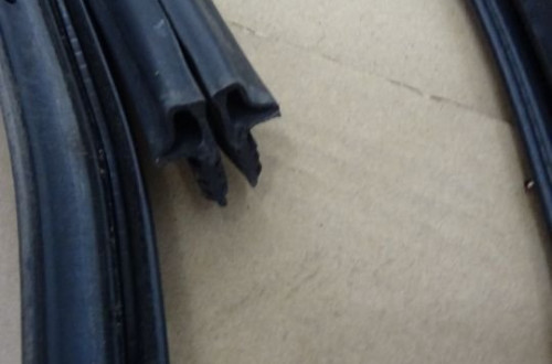 USZCZELKI KAROSERYJNE CHRYSLER PT CRUISER 00-06 NR145