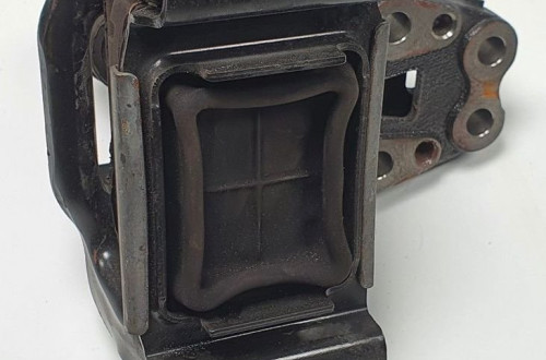 ŁAPA PODUSZKA SILNIKA CITROEN C5 III X7 9646135380