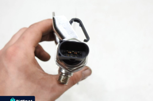 LISTWA WTRYSKOWA BMW E61 2.5i 7535897 7510115