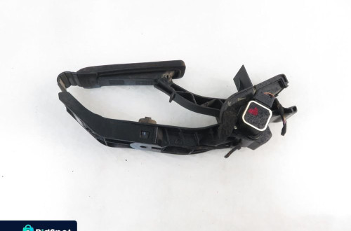 POTENCJOMETR GAZU MERCEDES KLASA C W203 C 200 CDI 2033000104