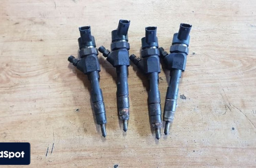 RENAULT MEGANE LAGUNA SCENIC 1.9 DCI WTRYSKIWACZE 0445110021 7700111014