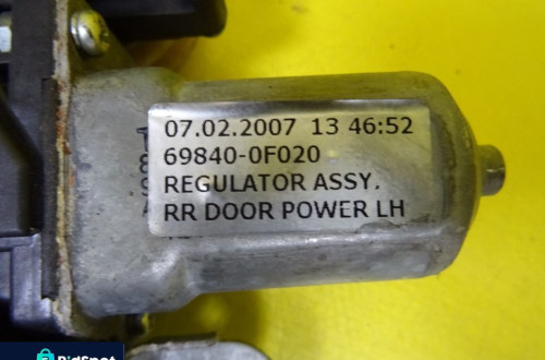 PODNOŚNIK SZYB LEWY TYŁ TOYOTA COROLLA VERSO II MECHANIZM ELEKTRYCZNY NR883