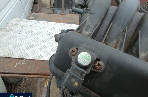 mercedes w168 a-klasa 1.6b kolektor ssacy listwa wtryskowa wtrysk czujnik a1661410601