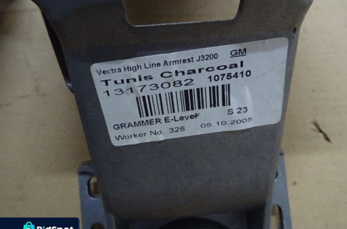 PODŁOKIETNIK SCHOWEK OPEL SIGNUM 03-05 NR45