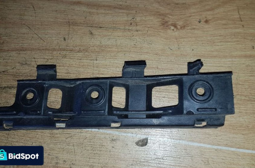 VW PASSAT B6 ŚLIZG MOCOWANIE ZDERZAKA PRAWY PRZÓD 3C0807184