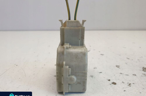 Skoda Octavia I SIŁOWNIK KLAPKI WLEWU PALIWA